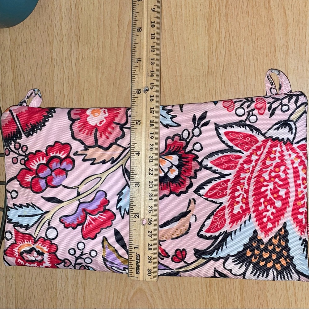 Vera Bradley Set of Bags. - Picture 14 of 15